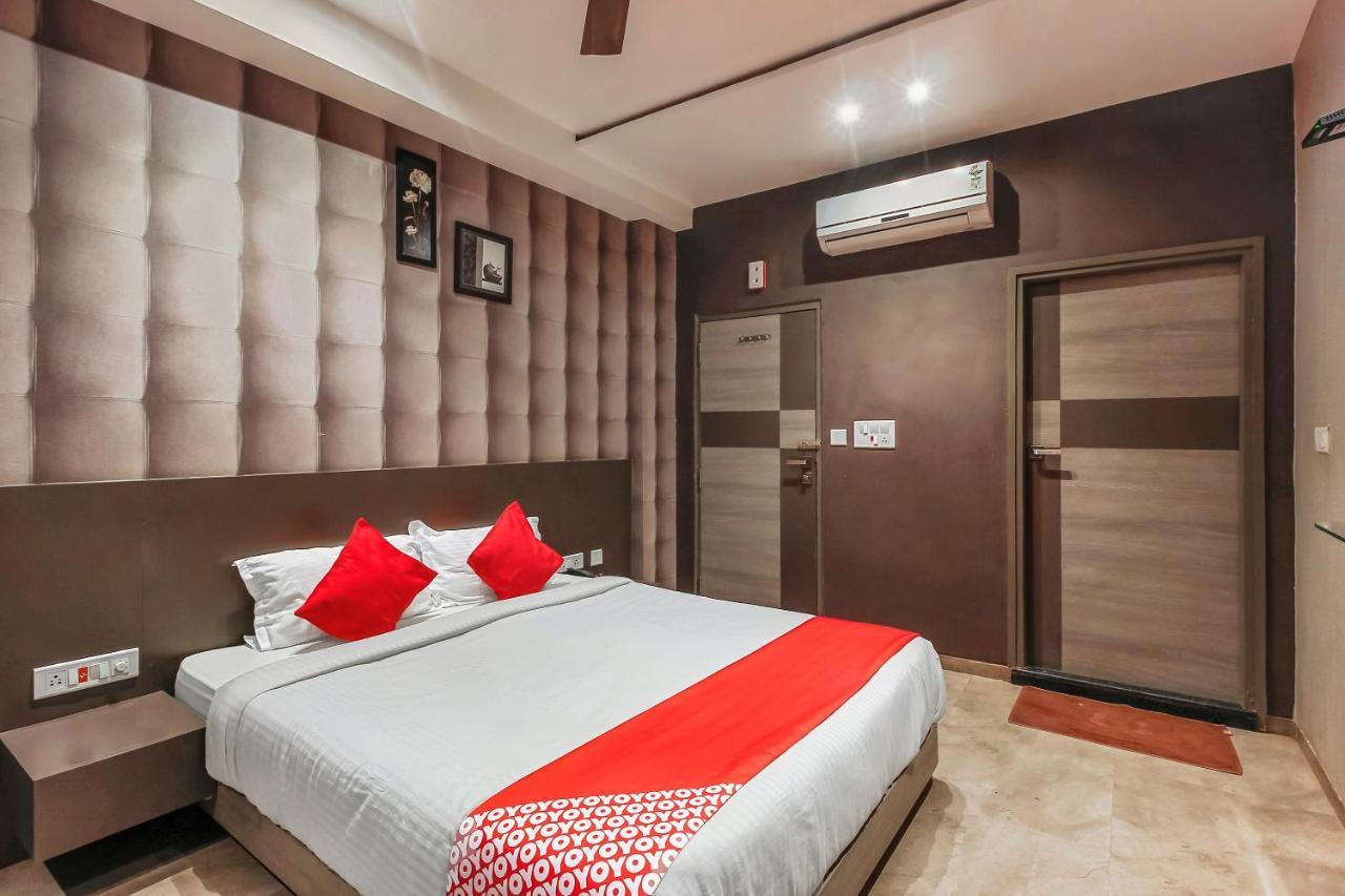 Oyo 26991 Stanza Luxurios Stay Zahirabad Extérieur photo