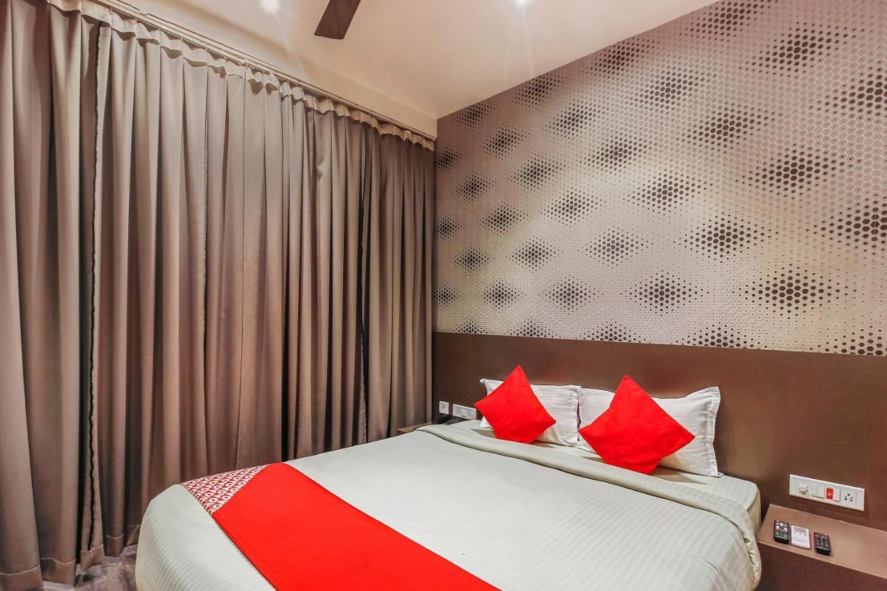 Oyo 26991 Stanza Luxurios Stay Zahirabad Extérieur photo